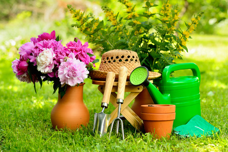 How to Properly Clean, Oil, and Store Gardening Tools for Long-Lasting Performance in British Gardens