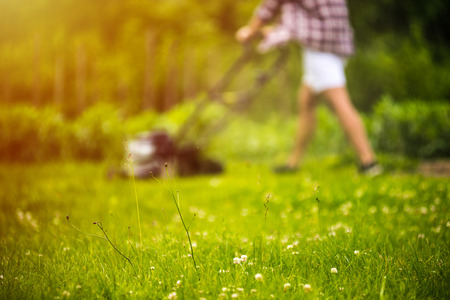 Sourcing Lawn Mower Parts and Reliable Repair Services in the UK