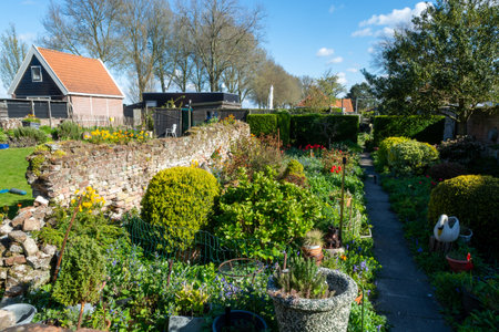 Hot vs Cold Composting: Which is Best for Your Allotment Plot?